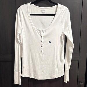 Hollister Women's White Button-Front Long Sleeve Tee